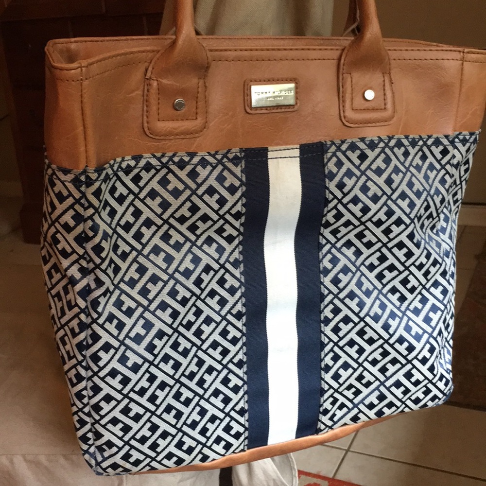 💙CLASSIC TOMMY HILFIGER HANDBAG💙